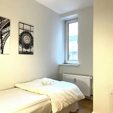 Apartamento And Spacious For 7 In Vestbyen Aalborg