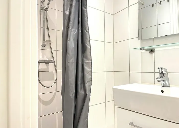 Lägenhet And Spacious For 7 In Vestbyen