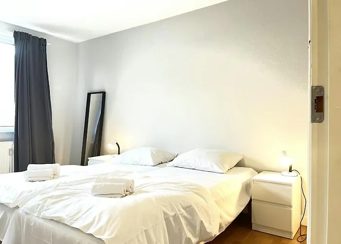 And Spacious For 7 In Vestbyen Lägenhet Ålborg